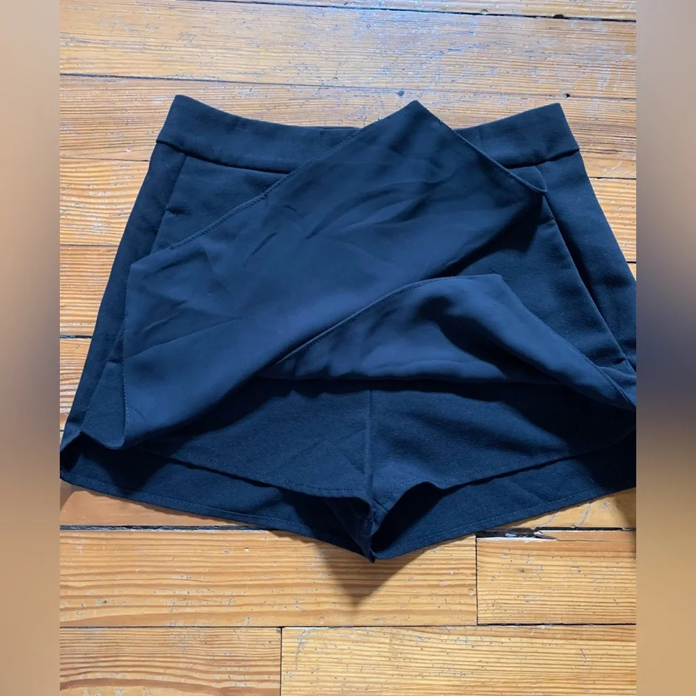 AQUA Asymmetrical Black Skort Size Medium (like new) - Picture 8 of 8